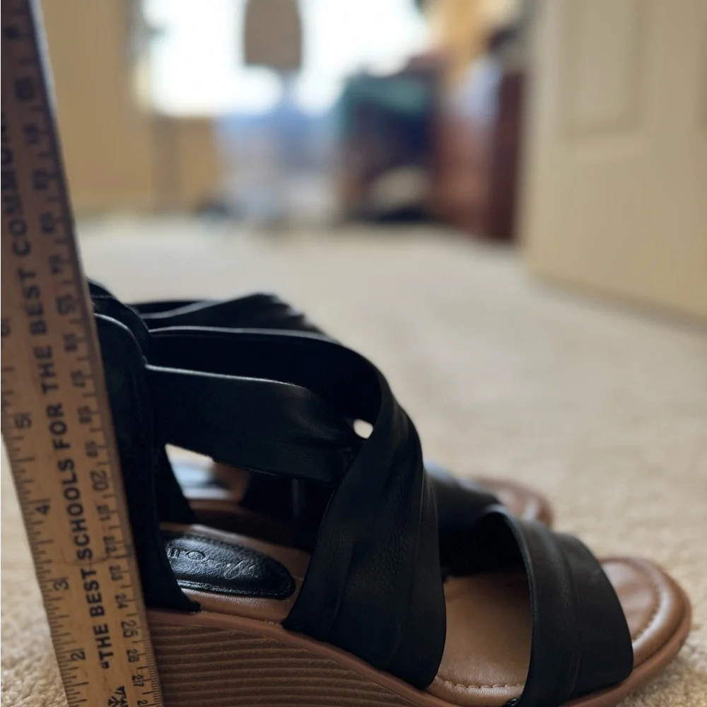 🖤Eurosoft Black Faux Leather Brown Wedge Sandals 🖤 - Picture 9 of 10